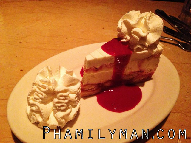 cheesecake-factory-brea-lemon-raspberry-cream