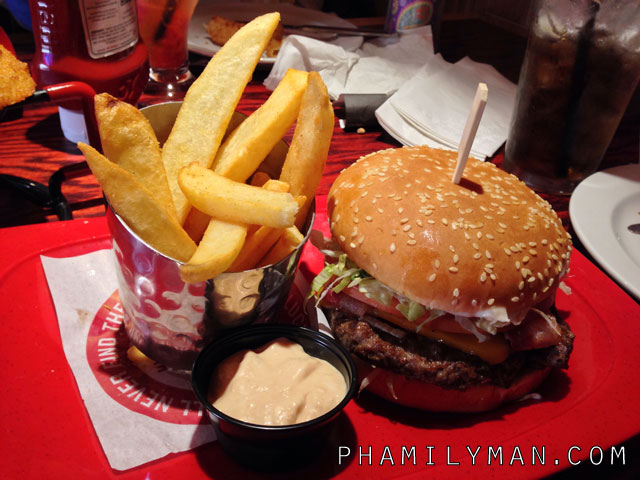 red-robin-brea-bacon-cheeseburger