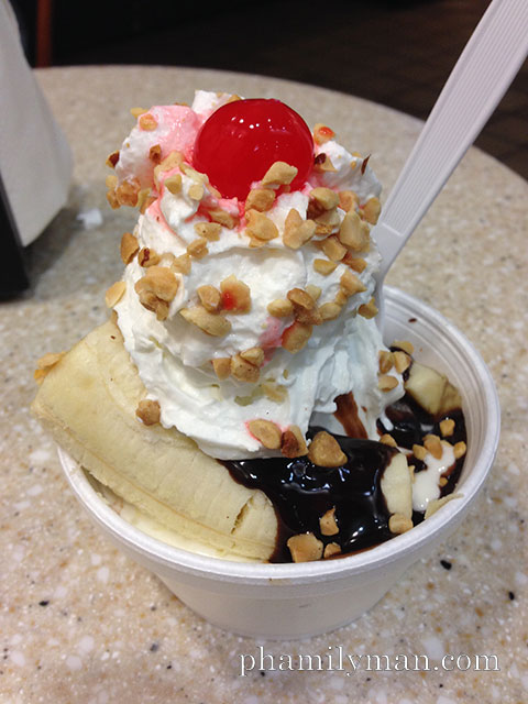 stricklands-ice-cream-irvine-banana-sundae