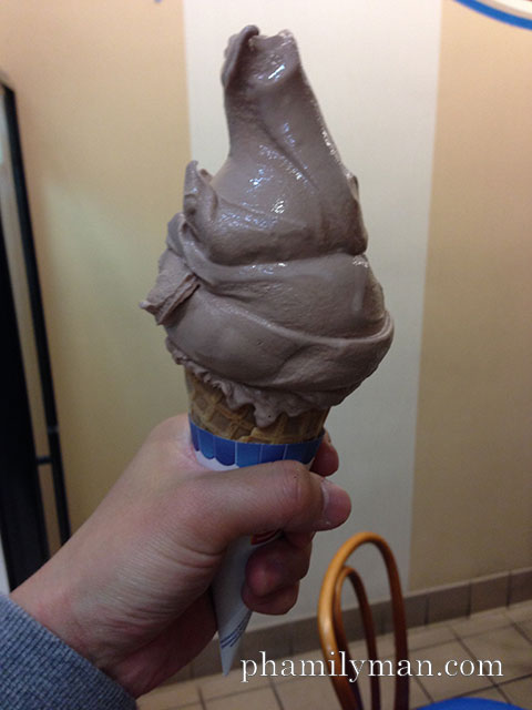 stricklands-ice-cream-irvine-chocolate-cone