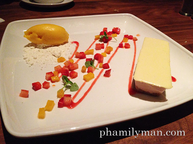 the-ranch-restaurant-saloon-anaheim-strawberry-cheesecake